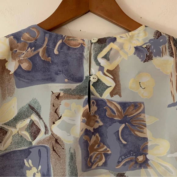 ♦️SOLD♦️ Vintage blouse with shoulder pads geometric floral print size Medium - Picture 7 of 10